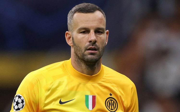 Inter ancora nelle mani di Handanovic: rinnovo di un anno con taglio all’ingaggio