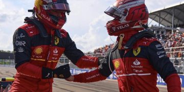 Formula 1: Gli USA si tingono di rosso, Leclerc fa pole a Miami, secondo Sainz