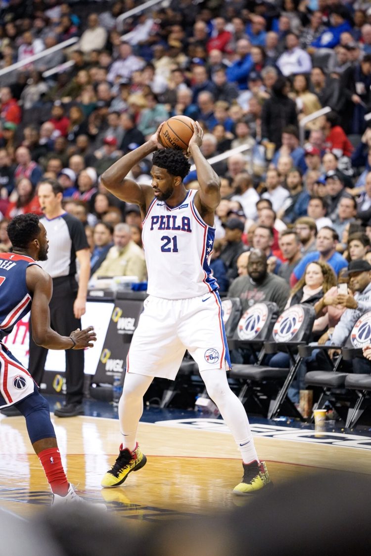 Il ritorno di Embiid spaventa una Miami scarica e appagata: Gara 4 è già un bivio per la finale.