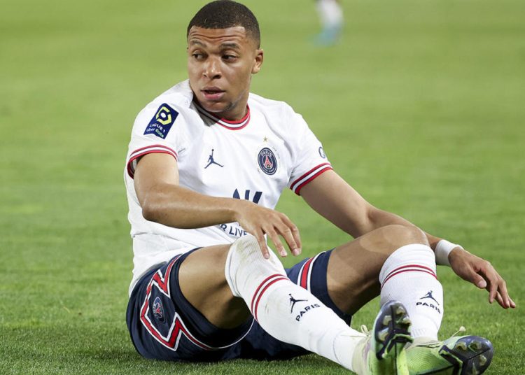 “Mbappe-Psg, rinnovo vicino”, la notizia dalla Francia. Ma la madre smentisce