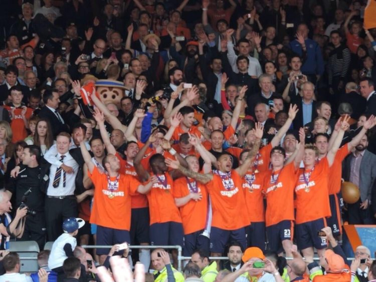 Luton – Huddersfield. Semifinale playoff Championship tra la sesta e la terza in campionato.