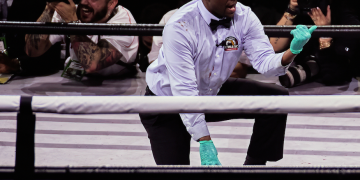 Boxe: La leggenda dei 49ers, Frank Gore segna un feroce knockout al debutto nella boxe professionistica.