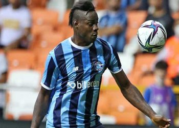 Balotelli chiude il campionato con una cinquina