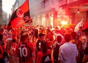 Milan, oggi incontro con i tifosi e tour sul bus scoperto