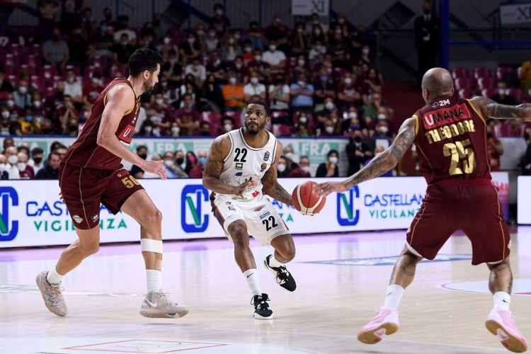 Basket Playoff LBA: Tortona continua a stupire, passa ancora a Venezia e vola in semifinale.