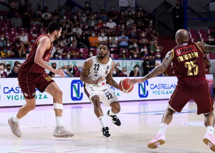 Basket Playoff LBA: Tortona continua a stupire, passa ancora a Venezia e vola in semifinale.￼