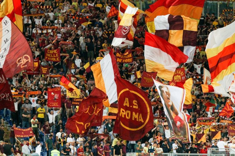 Roma – Venezia. I ragazzi di Mourinho ricevono l’omaggio dello stadio nell’ultima in casa.￼