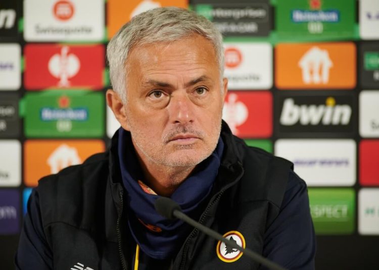 Roma, Mourinho al veleno tra futuro e arbitri