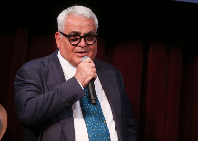 Calciomercato Lecce, Corvino su Ceesay:”Puoi sbagliare moglie, ma non attaccante…”