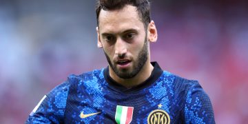 Calhanoglu contro tutti, possibile addio all’Inter