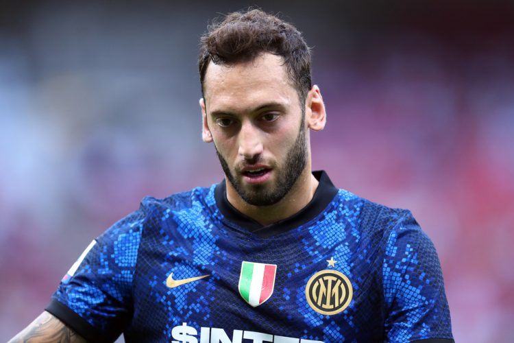 Calhanoglu contro tutti, possibile addio all’Inter