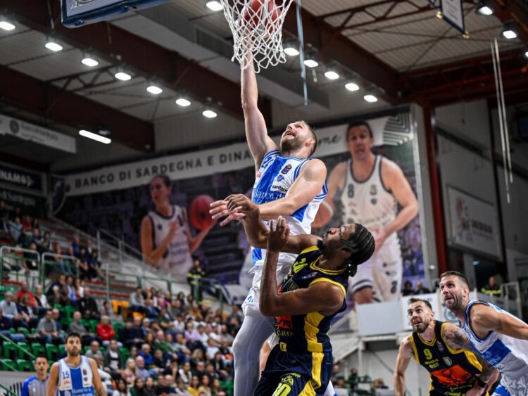 Basket, Lunch Match Dinamo Sassari- GeVi Napoli: servono punti