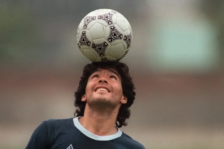 Maradona, a processo il personale medico: l’accusa è di omicidio e negligenza