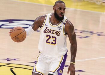 LeBron James lascia i Lakers